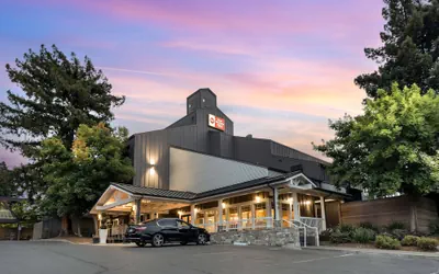 Photo 2 - Best Western Plus Inn At The Vines