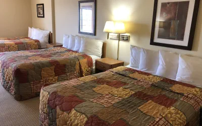 Photo 4 - Days Inn by Wyndham Iron Mountain