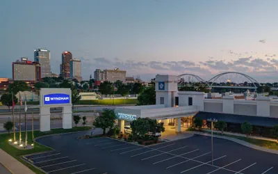 Photo 2 - Wyndham Riverfront Little Rock