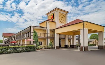 Photo 2 - Super 8 by Wyndham Columbia