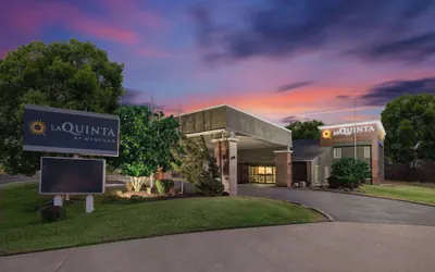 Photo 2 - La Quinta Inn by Wyndham El Dorado