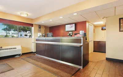 Photo 3 - Red Roof Inn Canton