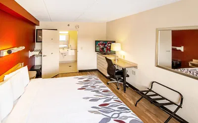 Photo 4 - Red Roof Inn Canton