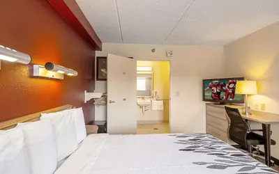 Photo 5 - Red Roof Inn Canton