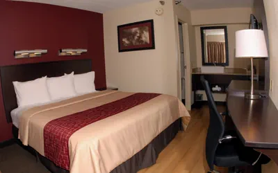 Photo 4 - Red Roof Inn PLUS+ Philadelphia Airport