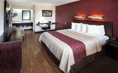Photo 2 - Red Roof Inn PLUS+ Philadelphia Airport