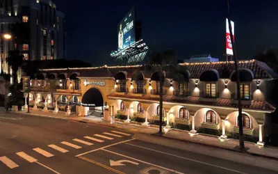 Photo 2 - Best Western Plus Sunset Plaza Hotel