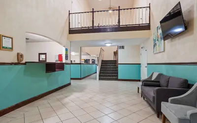 Photo 3 - SureStay Hotel by Best Western Greenville