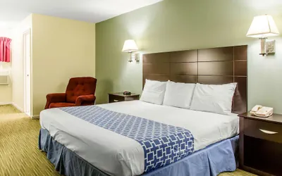 Photo 4 - Rodeway Inn Groton - New London