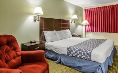 Photo 2 - Rodeway Inn Groton - New London
