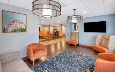 Photo 4 - Hampton Inn Portland East