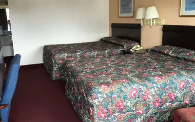 Photo 5 - Belmont Inn & Suites