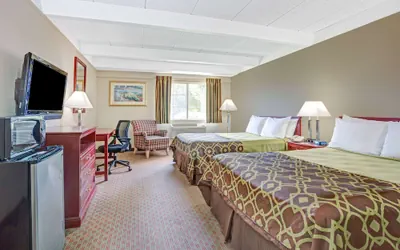 Photo 5 - Travelodge by Wyndham Iowa City