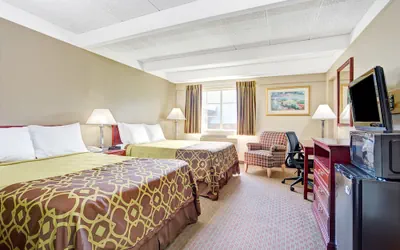 Photo 3 - Travelodge by Wyndham Iowa City