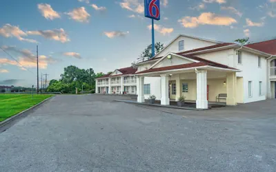 Photo 2 - Motel 6 Livingston, TX