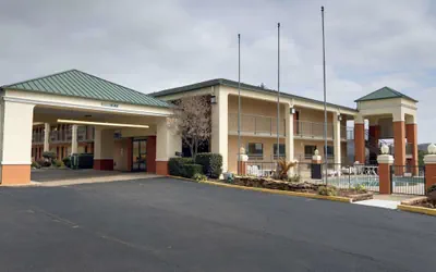 Photo 2 - Quality Inn & Suites Clarksville