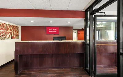 Photo 3 - Red Roof Inn Springfield, IL