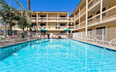 Photo 2 - La Quinta Inn by Wyndham Costa Mesa / Newport Beach