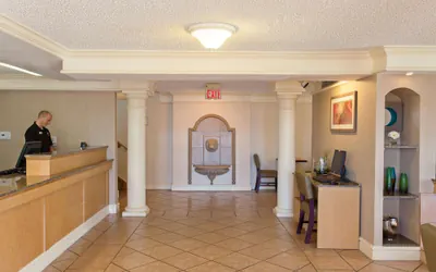Photo 4 - La Quinta Inn by Wyndham Costa Mesa / Newport Beach