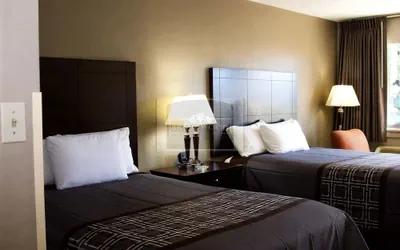 Photo 4 - Brentwood Inn & Suites