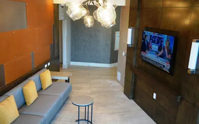 Photo 3 - Holiday Inn Long Beach Airport Hotel and Conference Center by IHG