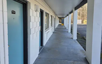 Photo 3 - Sunrise Inn By OYO Newport News US-60