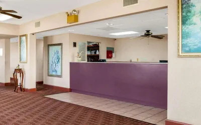 Photo 4 - Econo Lodge Greenville