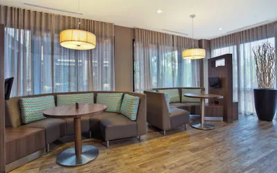 Photo 3 - Courtyard by Marriott Gulfport Beachfront