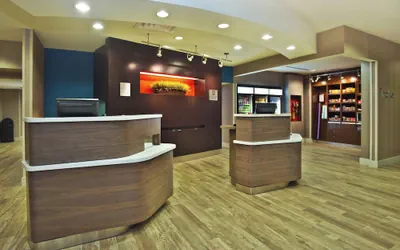 Photo 5 - Courtyard by Marriott Gulfport Beachfront