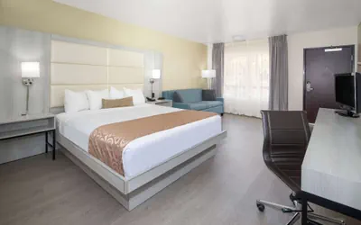 Photo 4 - Ramada by Wyndham Burbank Airport