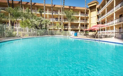 Photo 2 - Ramada by Wyndham Burbank Airport