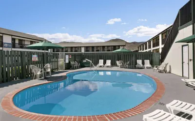 Photo 2 - Travelodge by Wyndham Wenatchee