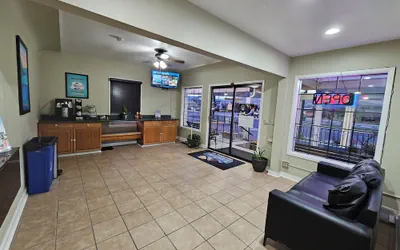 Photo 3 - Travelodge by Wyndham Wenatchee