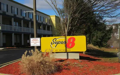 Photo 2 - Super 8 by Wyndham New Cumberland