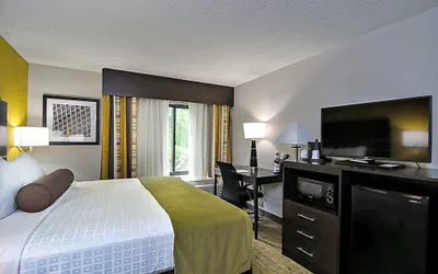 Photo 4 - Best Western Plus Hanes Mall Hotel