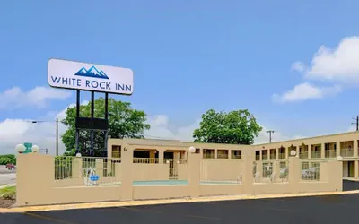 Photo 2 - White Rock Inn