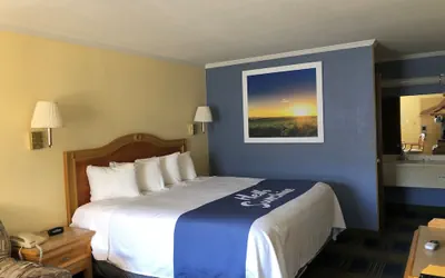 Photo 4 - Days Inn by Wyndham Alamogordo/White Sands