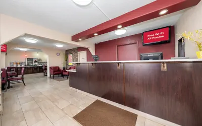 Photo 3 - Red Roof Inn PLUS+ Huntsville - Madison