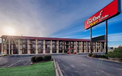 Photo 2 - Red Roof Inn PLUS+ Huntsville - Madison