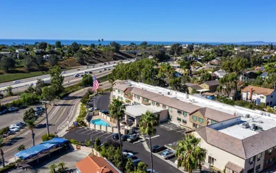 Photo 2 - Hampton Inn Cardiff Beach Encinitas, CA Near Del Mar