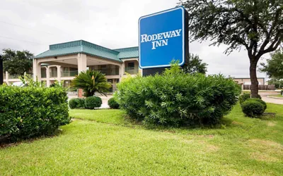 Photo 2 - Rodeway Inn & Suites Highway 290 Northwest