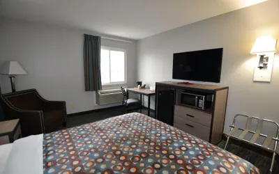 Photo 4 - Countryside Inn & Suites