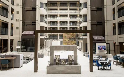 Photo 4 - Embassy Suites by Hilton Chicago Schaumburg Woodfield