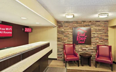 Photo 4 - Red Roof Inn Fairmont