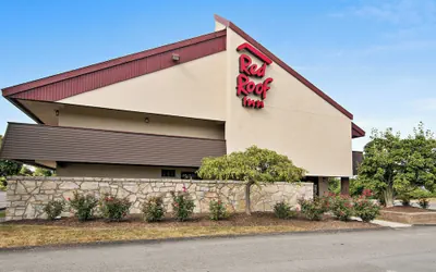 Photo 2 - Red Roof Inn Fairmont