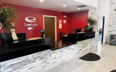 Photo 3 - Econo Lodge Wausau - Rothschild