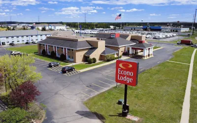 Photo 2 - Econo Lodge Wausau - Rothschild
