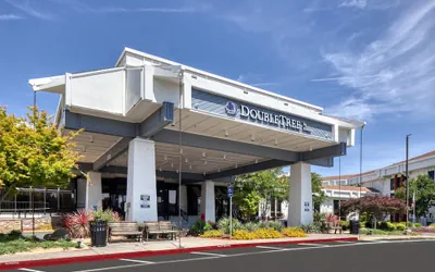 Photo 2 - DoubleTree by Hilton Sacramento