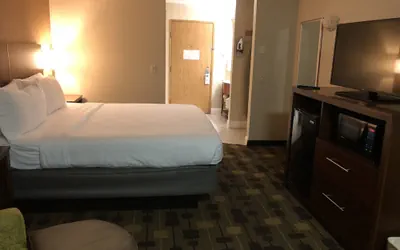 Photo 3 - Holiday Inn Express Hotel & Suites Corning by IHG
