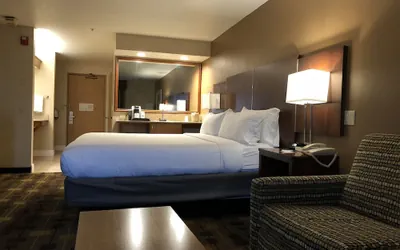 Photo 5 - Holiday Inn Express Hotel & Suites Corning by IHG